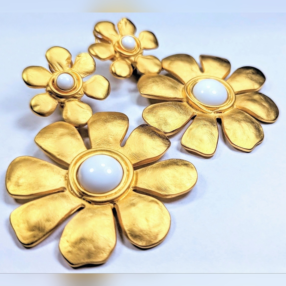 RARE 1990's Karl Lagerfeld Daisy Clip-On Earrings (Chanel)